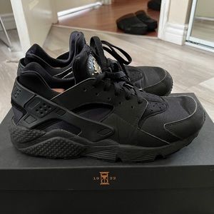 Nike Air Huarache Triple Black